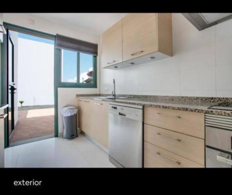 Spacious Private Villa & Private Heated Pool - Villa Sunshine Коста-Тегисе Экстерьер фото